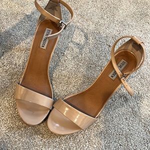 Steve Madden nude Patent leather heel